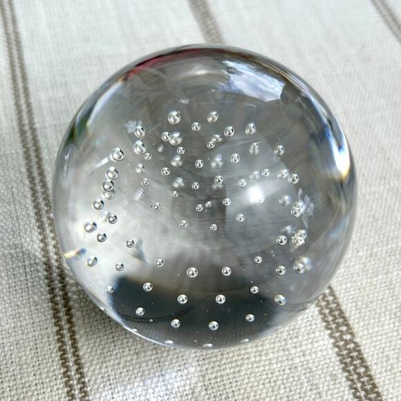 Vintage Mid Century Modern Clear Controlled Bubble Art Glass Paperweight - Picture 8 of 11